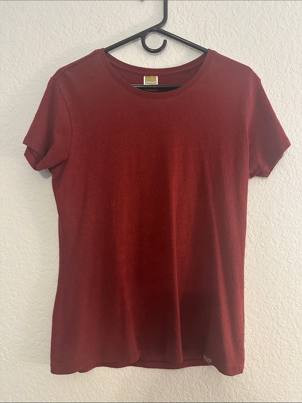 Onno Women's Hemp Short Sleeve Tee in Deep Red